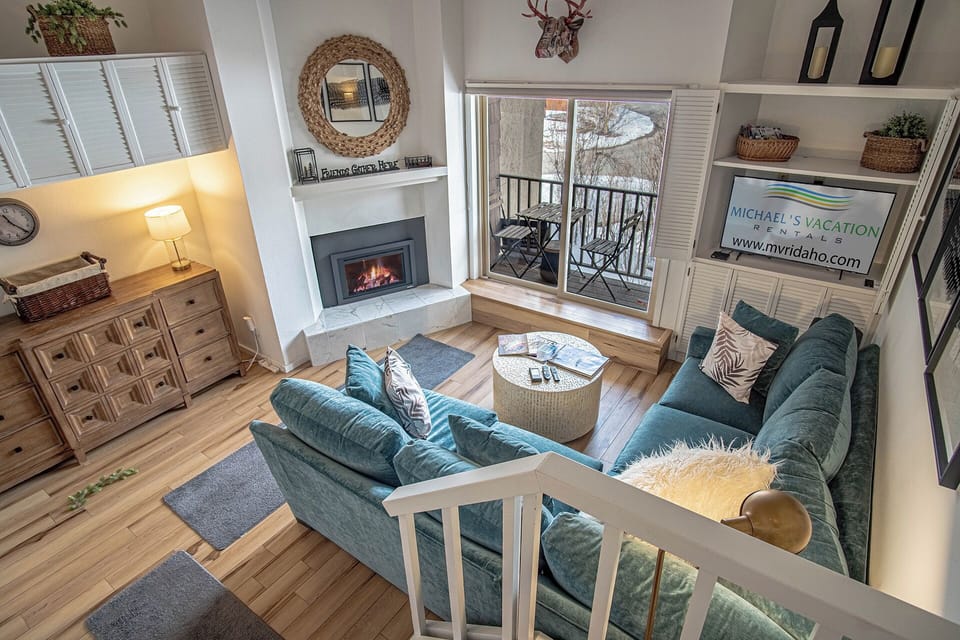 Elkhorn Village Way, a 1 bed, 1 bath loft condo in Sun Valley