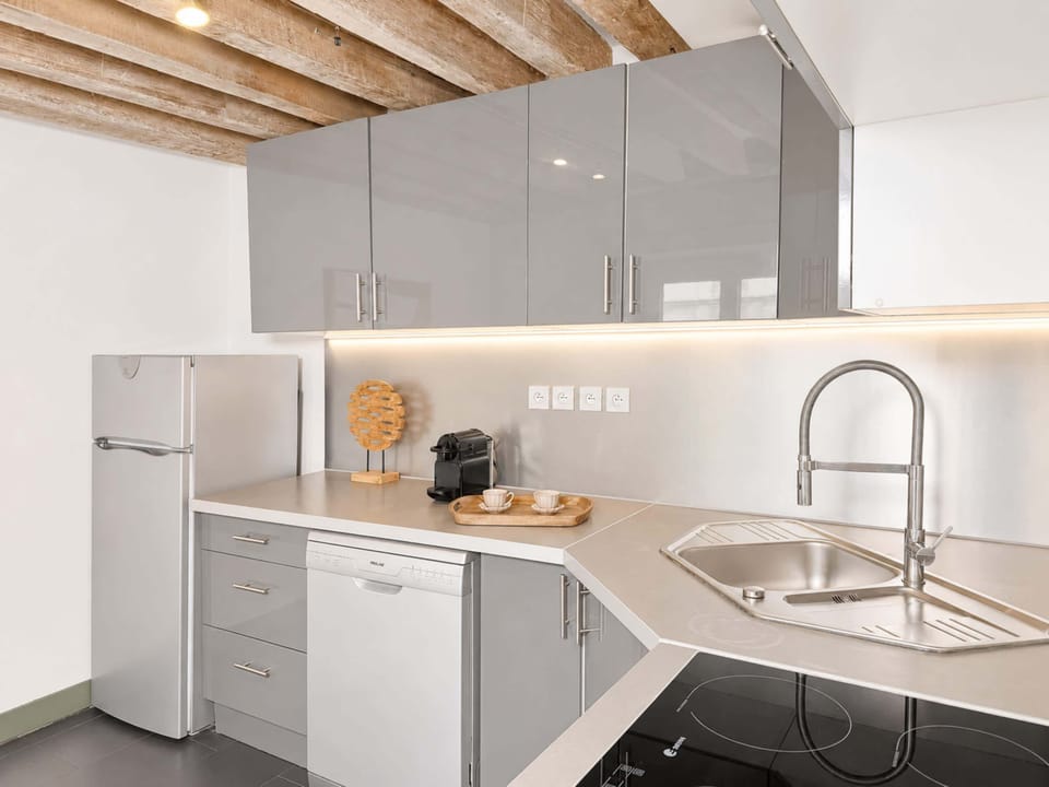 The kitchen is well equipped.
