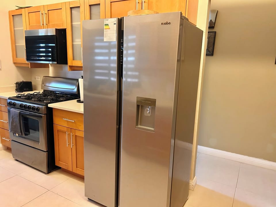 Stainless steel appliances immaculate Kitchen 