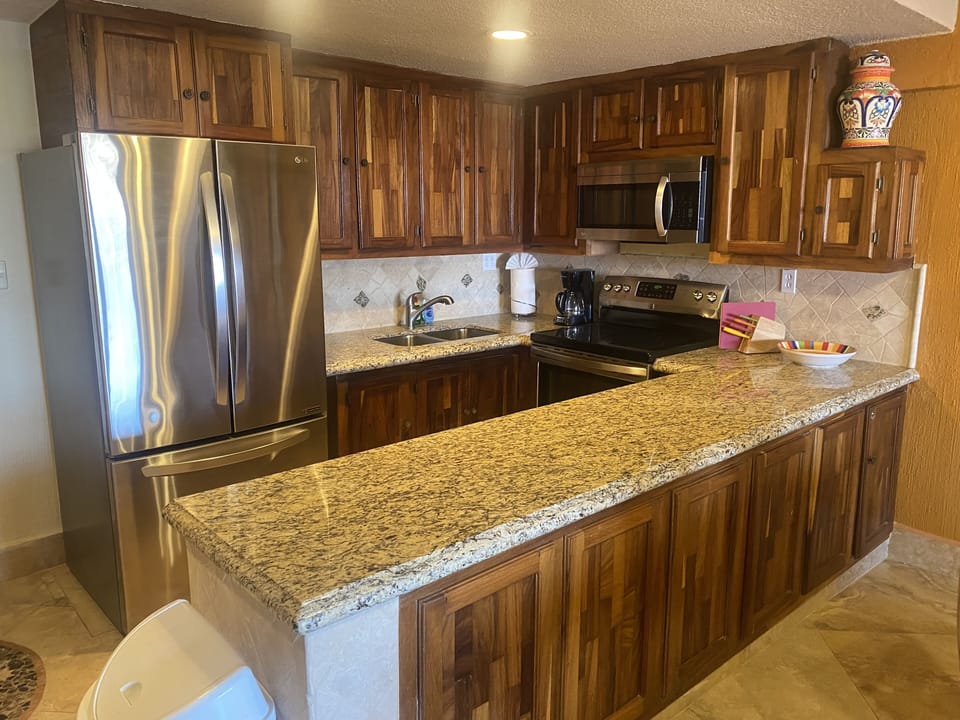 Full kitchen 