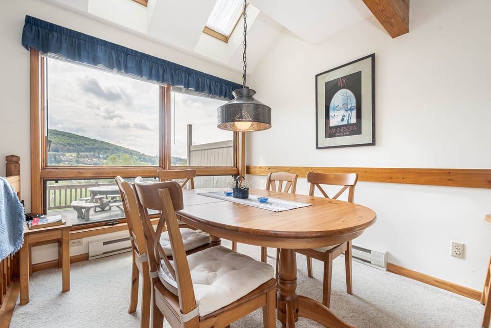 Ski Harbor 14 Dining Room