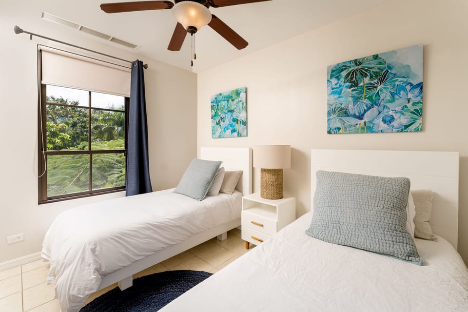 Twin Guest Room bright w/ windows overlooking pools & grounds. Large closet.