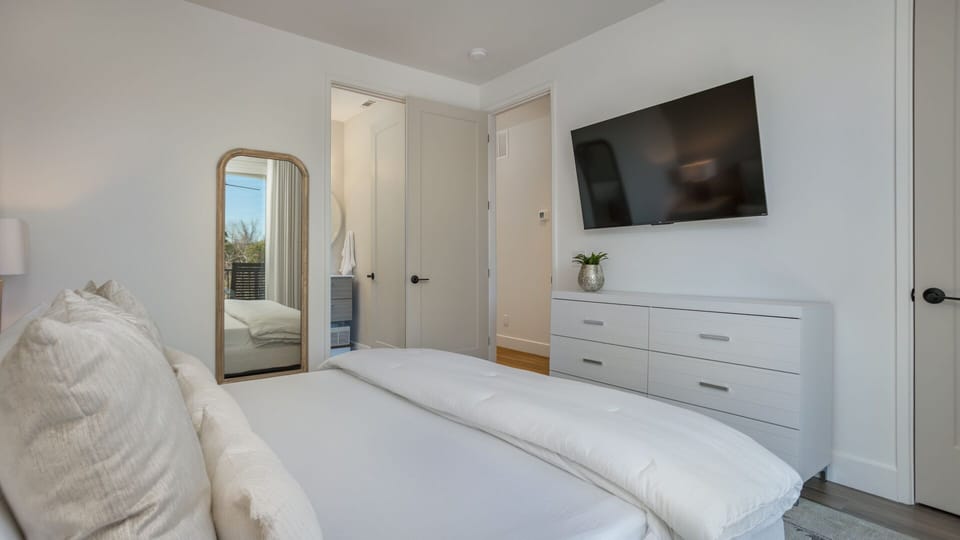 Bedroom 3 - attached full bath