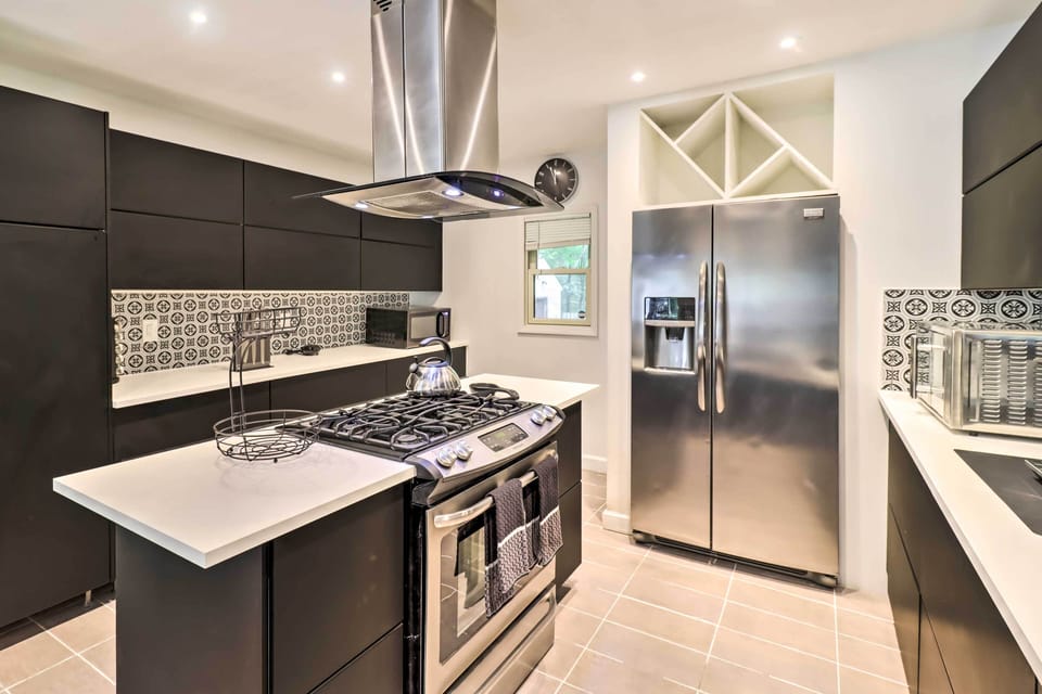 Fully Renovated Kitchen | Gas Range | Dishwasher | Fridge w/ Ice Maker
