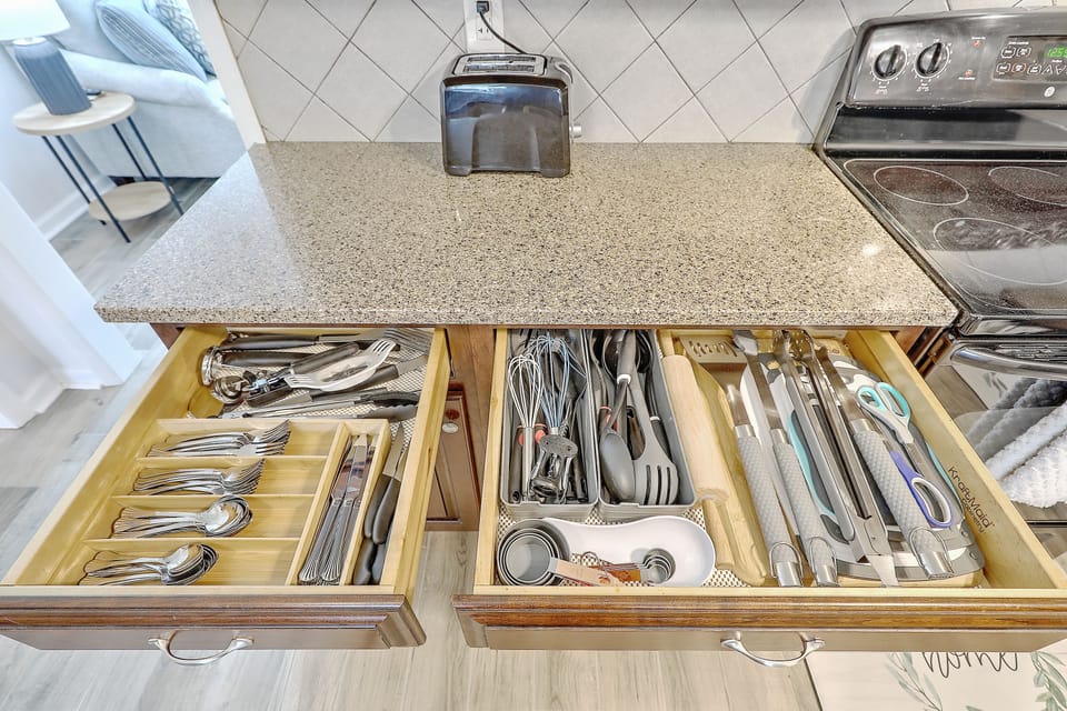 Kitchen Utensils - Fully stocked