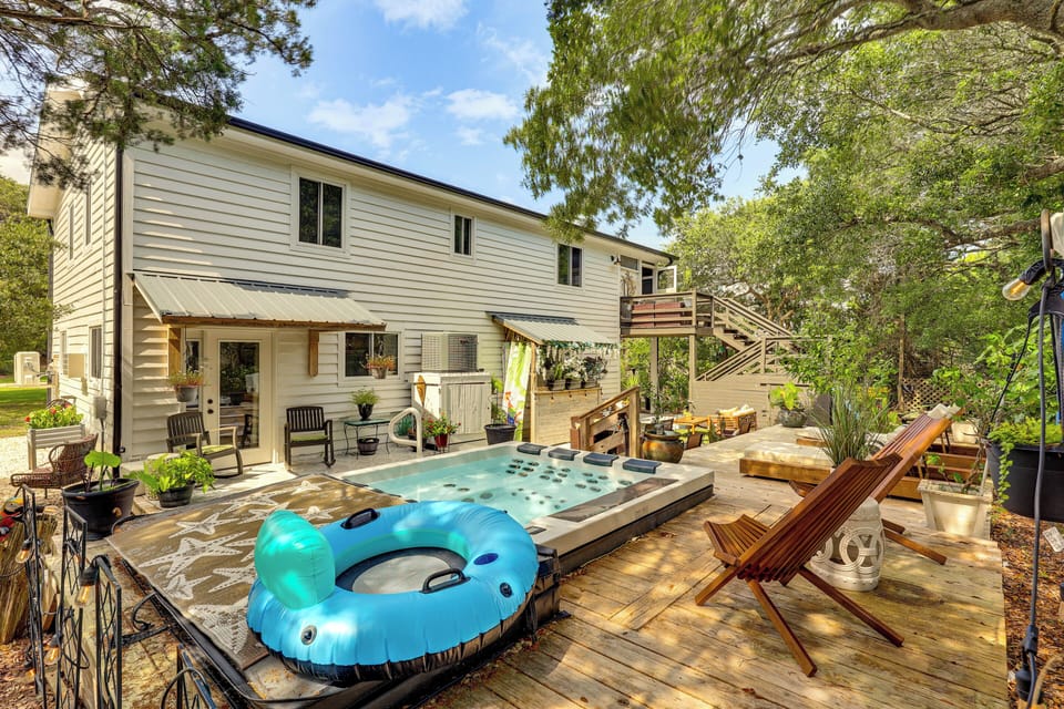 Holly Ridge Vacation Rental | 4BR | 3BA | 2,000 Sq Ft | 1 Step for Entry