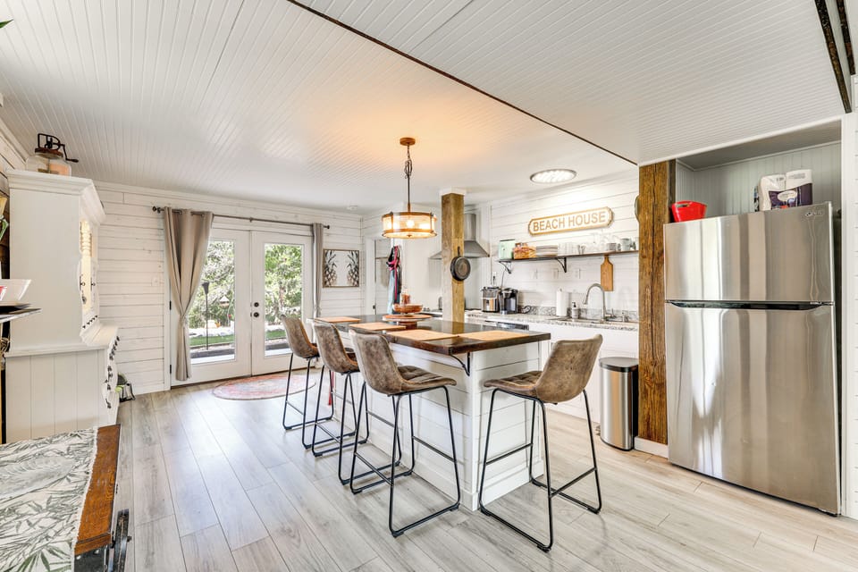 Kitchen | Keurig | Blender | Toaster | Air Fryer | 1st Floor