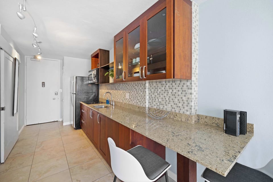 Kitchen and high chairs from the entrance