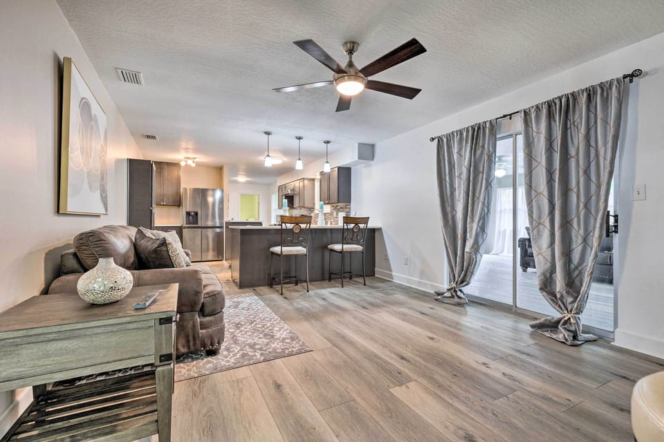 Living Room 2 | Smart TV