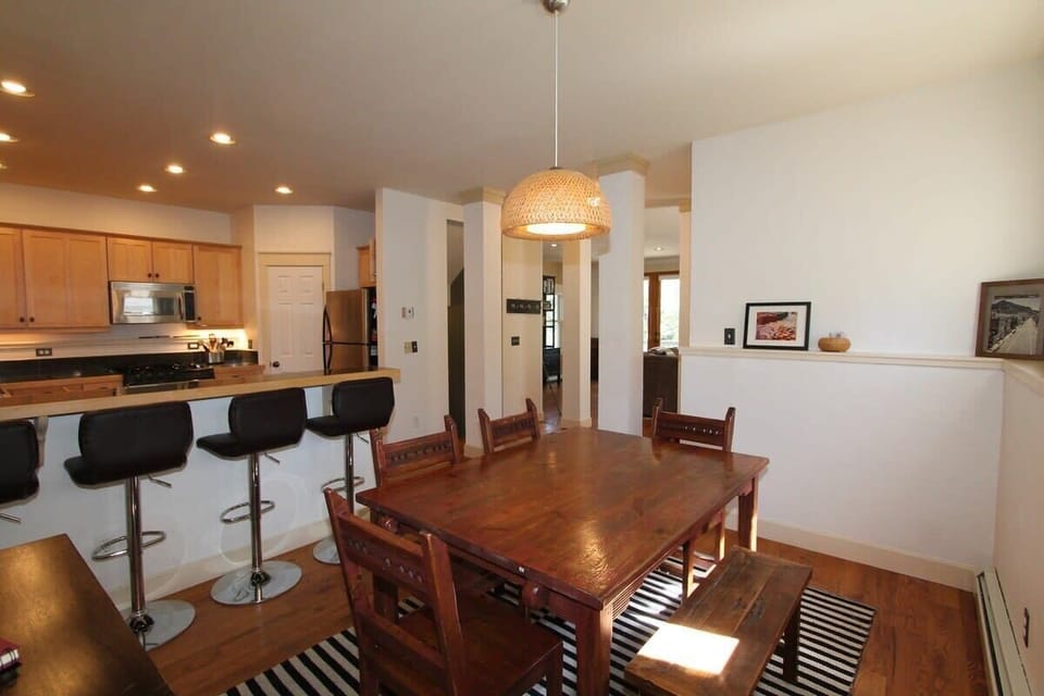 Dining/Bar top area