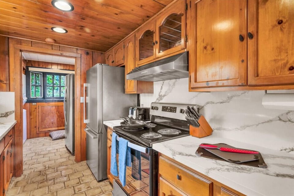 Fully Stocked Kitchen