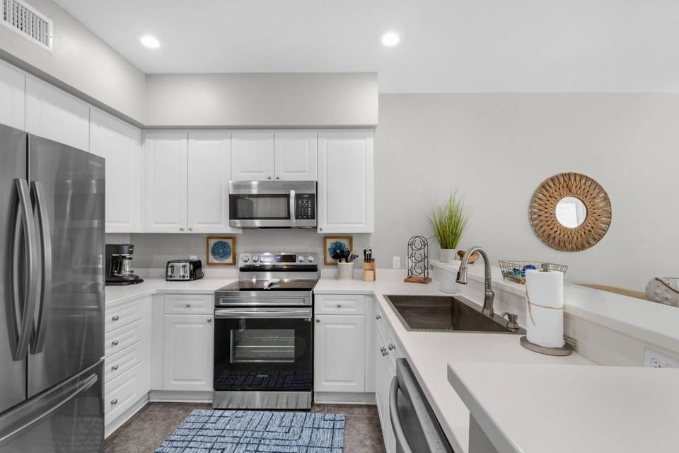 Updated kitchen with all the essentials