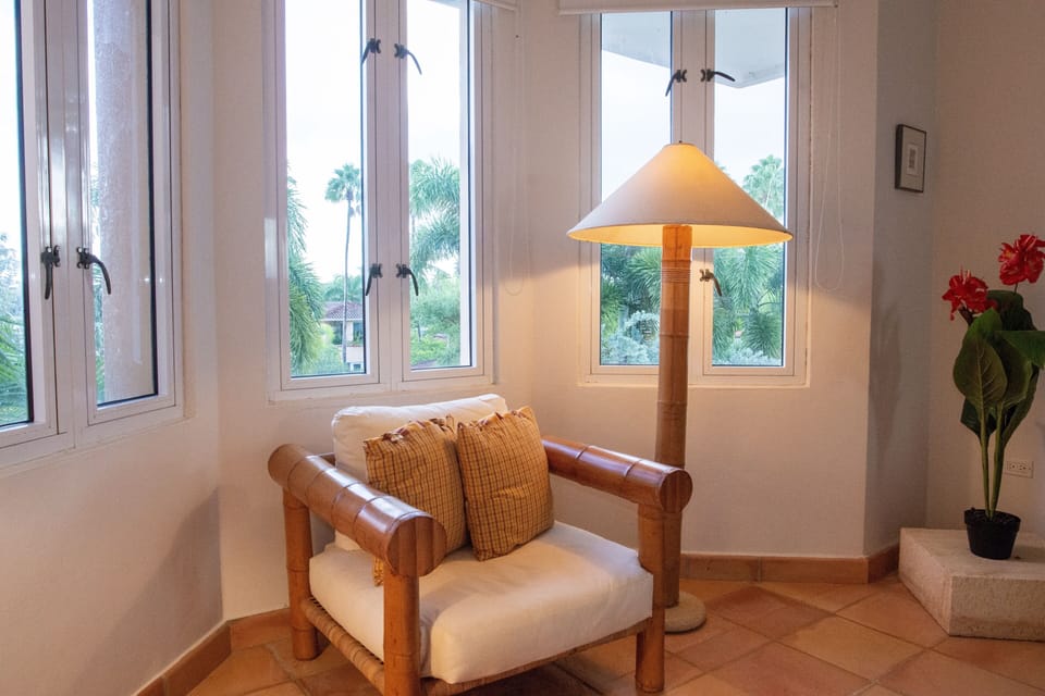 Master BR en-suite: 4-Poster, king bed; writing table beneath tall windows 