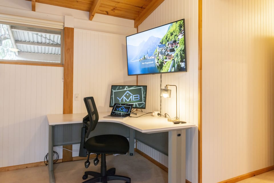 Productive haven: dedicated workspace for focus and comfort.