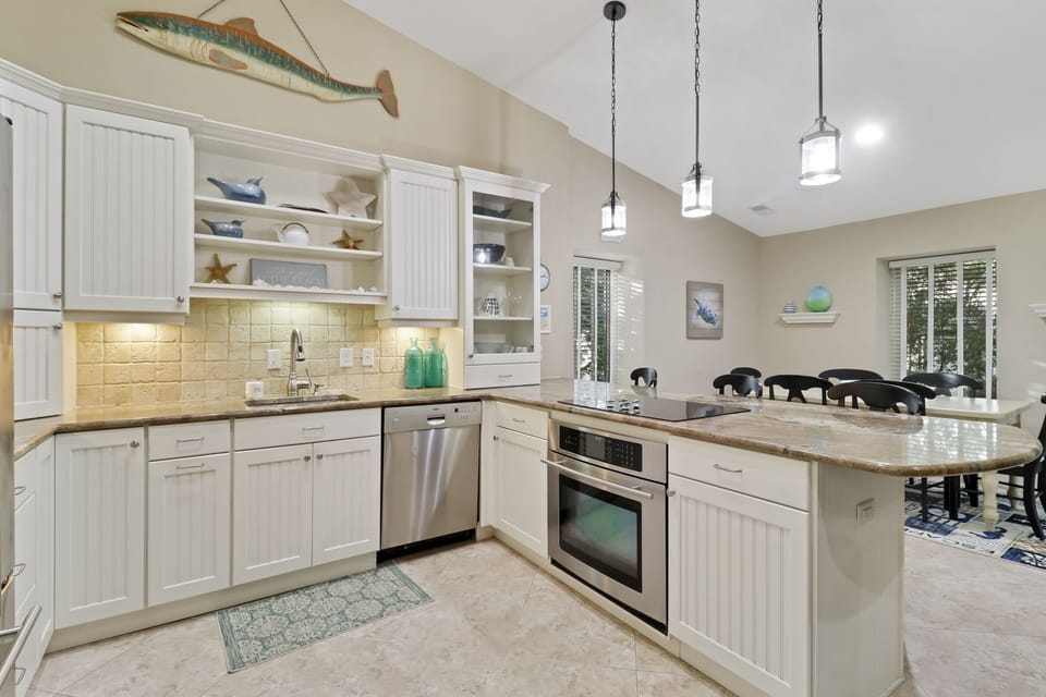 1692 Bluff Villas - Kitchen - Kitchen peninsula has 3 barstools and easy access to dining area.