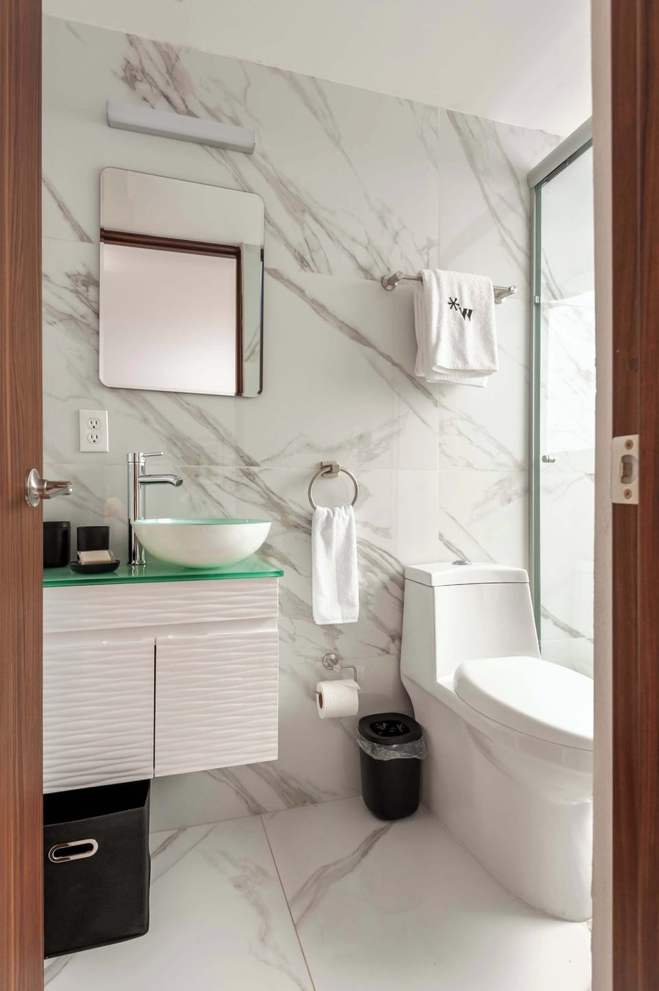 A modern, sparkling bathroom