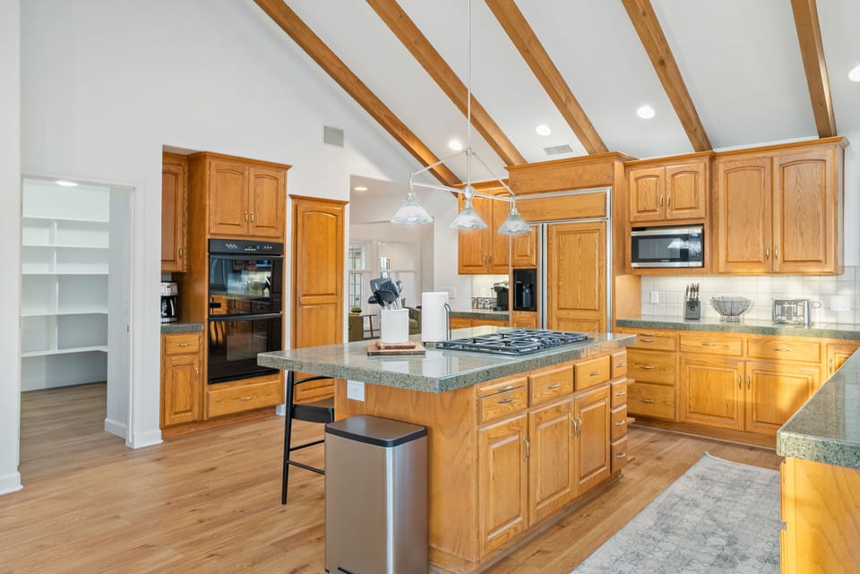 Full Size Appliances in the Kitchen to Make a Homestyle Meal