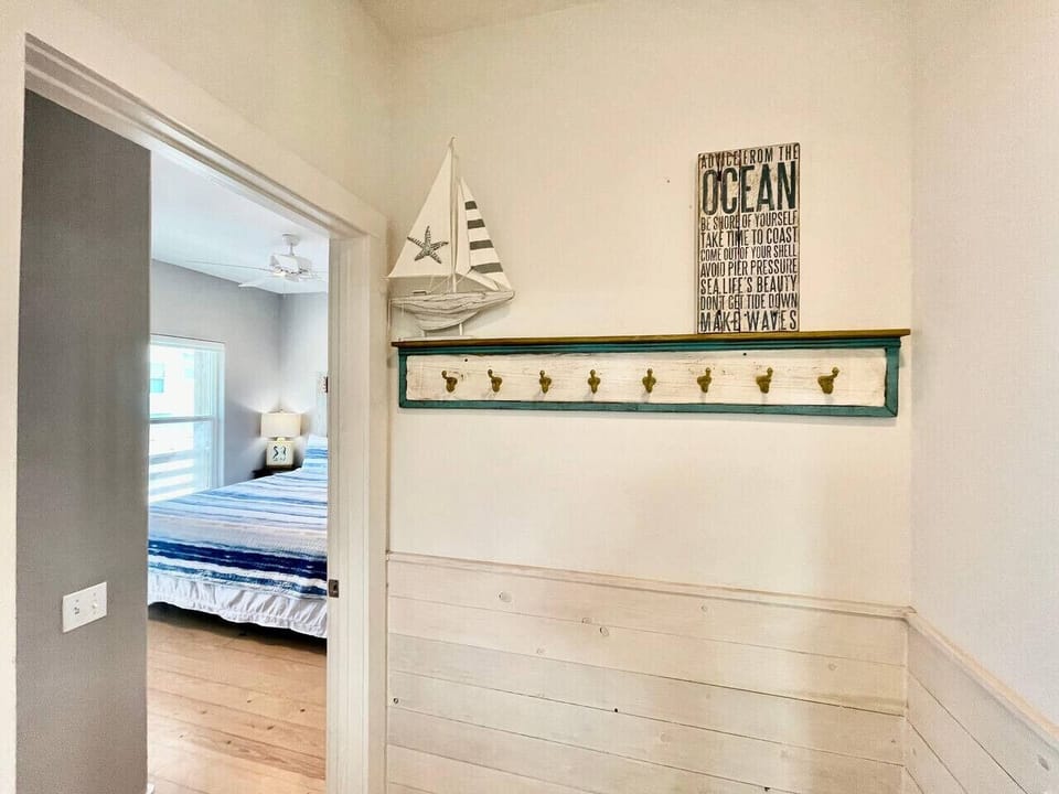 Nautical wall accents and hooks for your beach gear