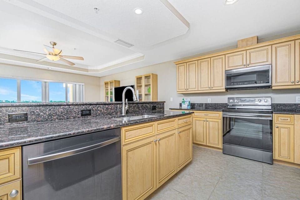 Large Kitchen with Raised Breakfast Bar