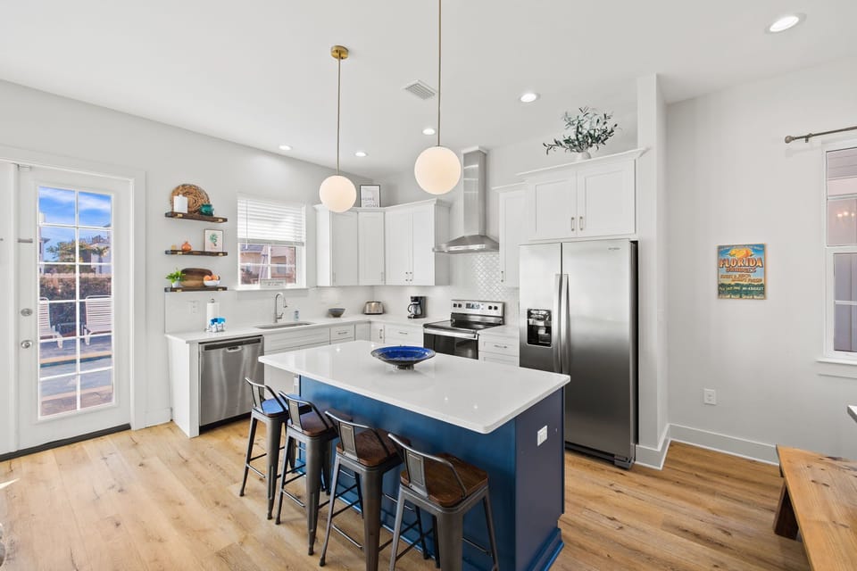 Fully equipped kitchen.