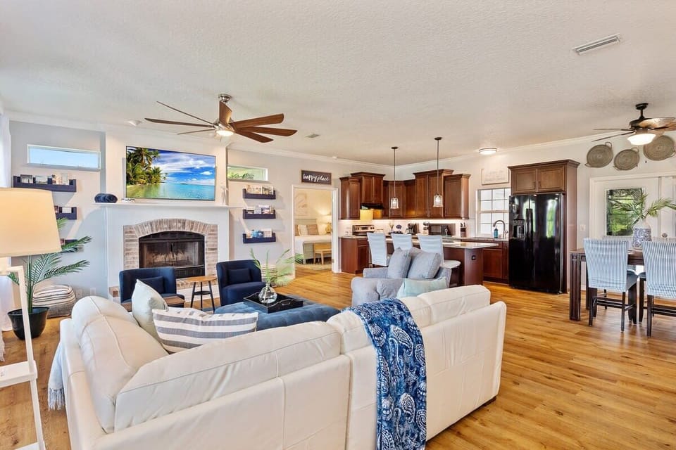 Open kitchen family room concept