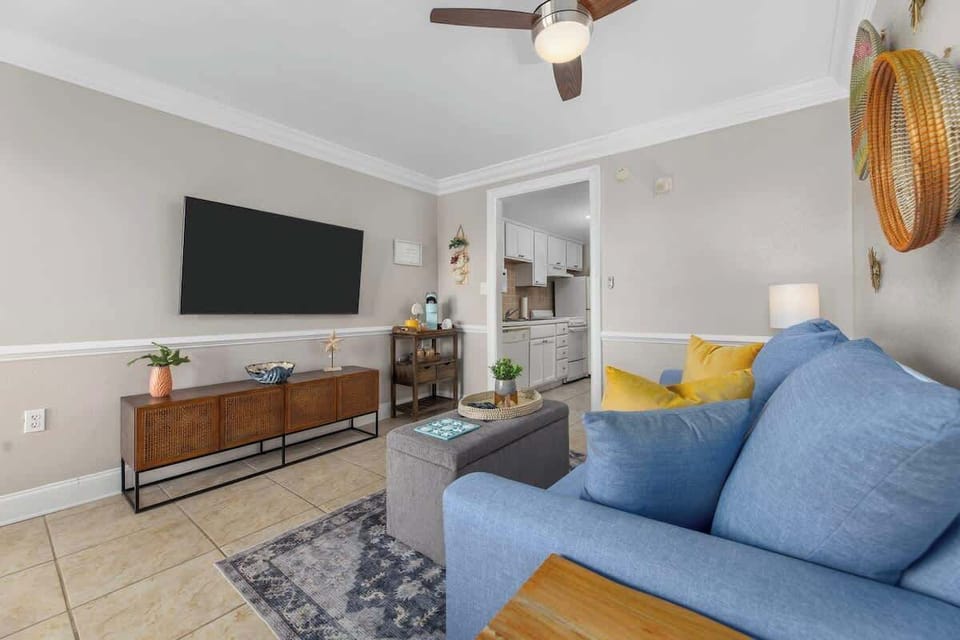 Smart TV with Cable and Streaming