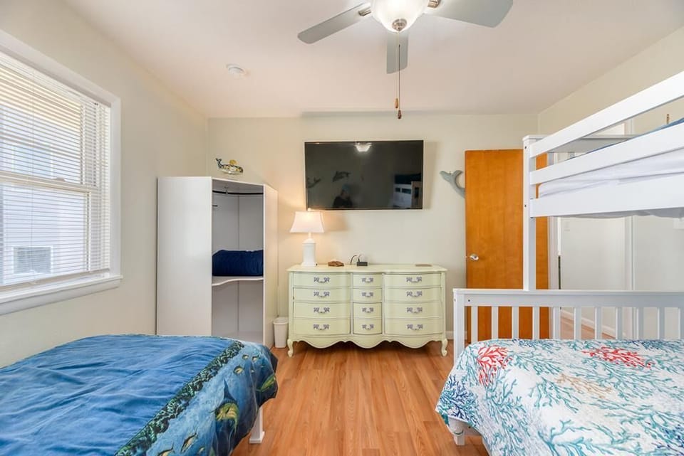 Pyramid and Twin Room