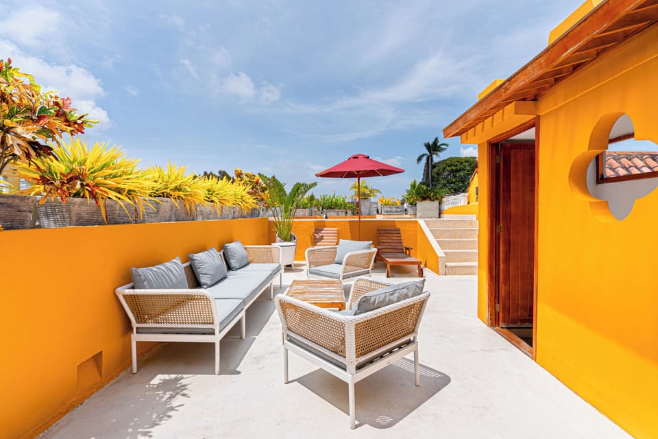 Rooftop terrace · Sun loungers · Pool access · 3rd floor
