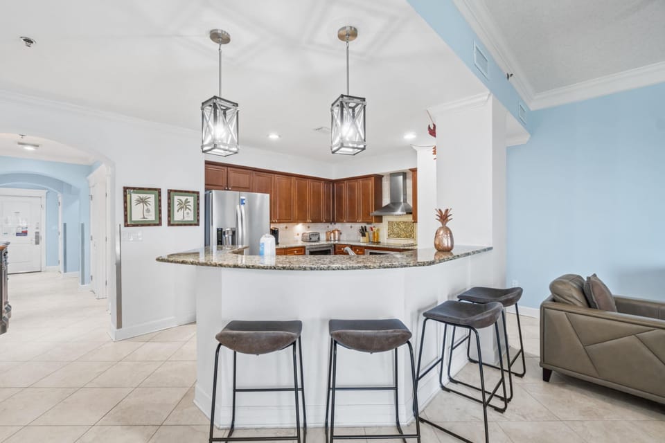 Kitchen with Breakfast Bar