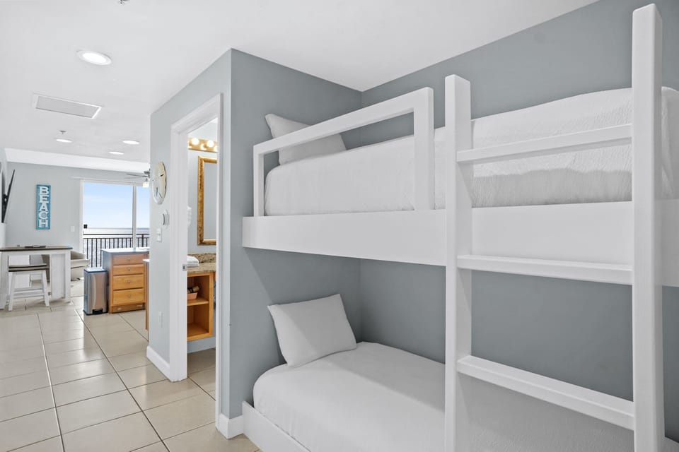 Bunk Alcove