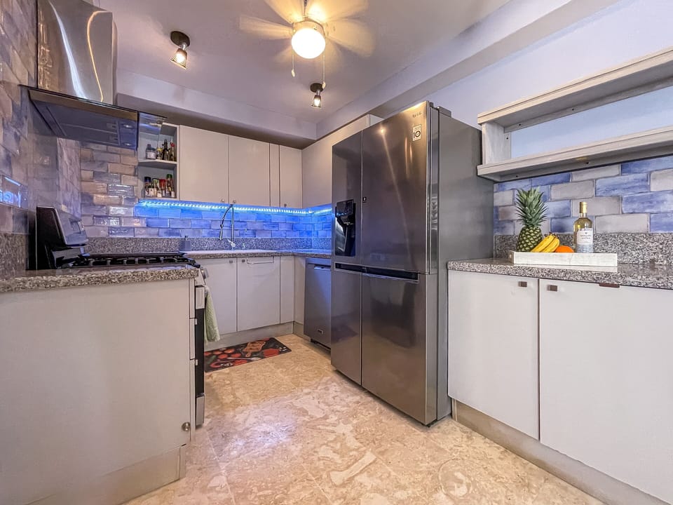 High end appliances with filtered water, ice maker and dishwasher