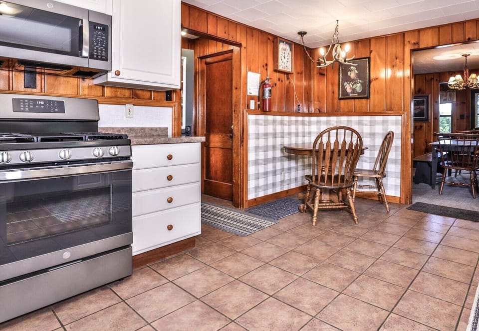 sit and keep the chef of the house company without getting in their way