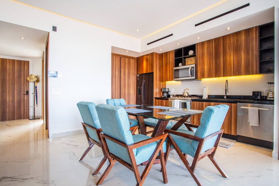 Dining area nex to the kitchen