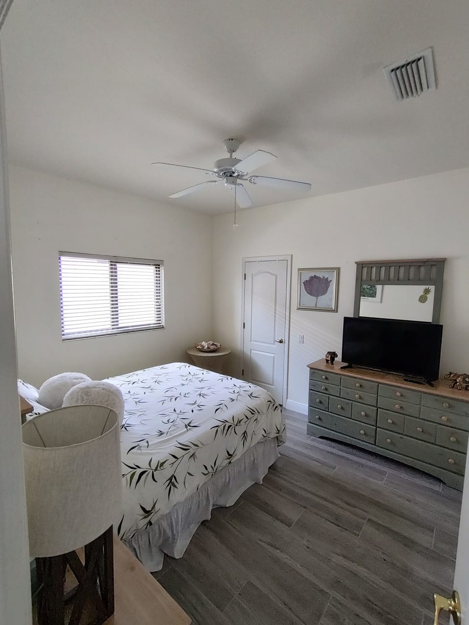 extra storage in that walk in closet if needed on longer stays.
