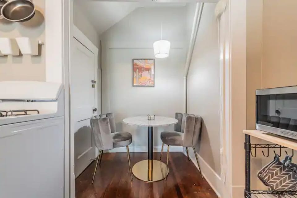 Kitchen dining nook