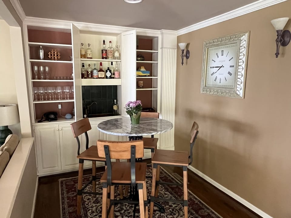 Bar area with high-hat table.