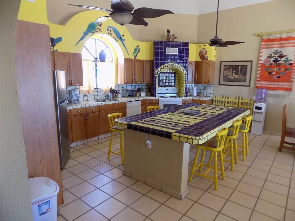 Kitchen has all the gadgets and appliances you'll need (3)