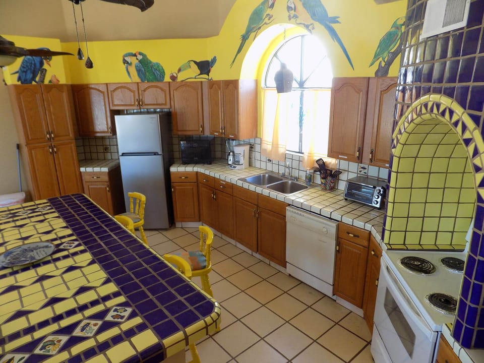 Kitchen has all the gadgets and appliances you'll need (2)