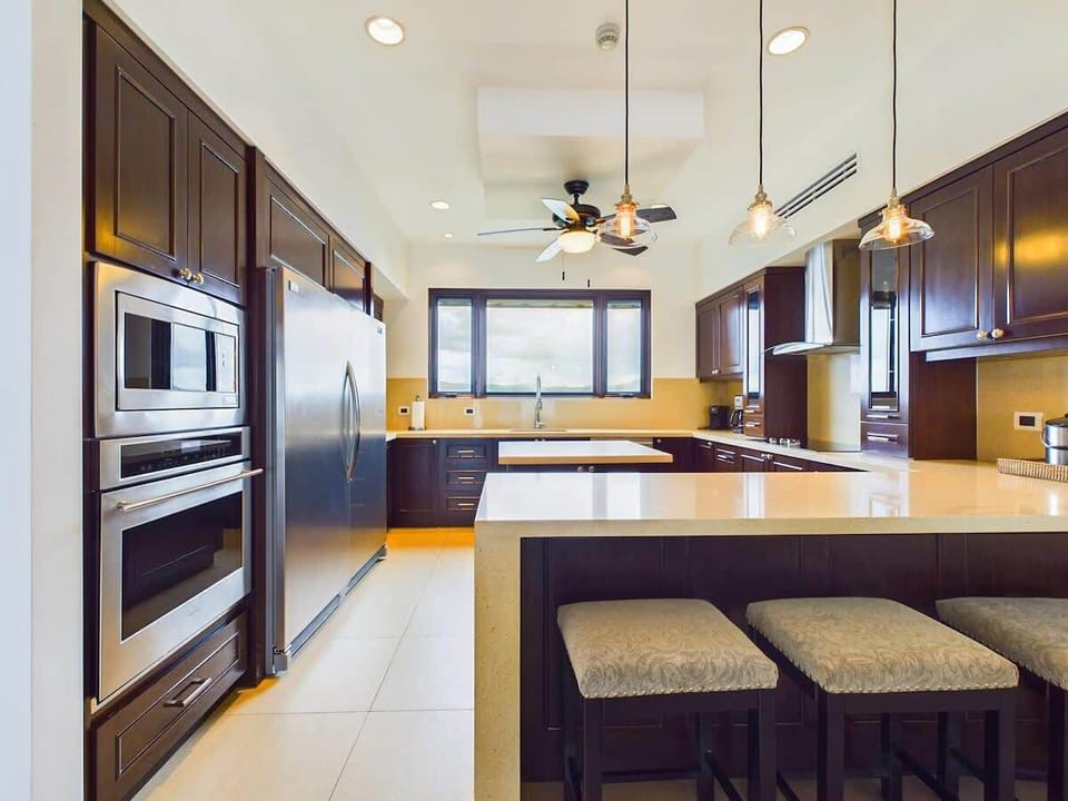 Kitchen area and breakfast bar