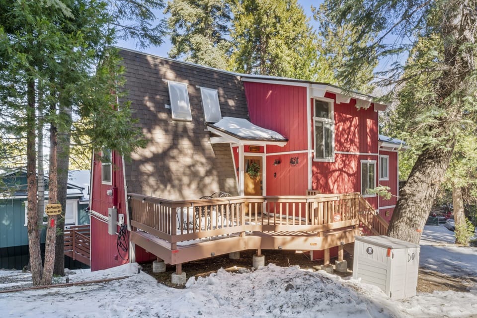 The front of the cabin showing the front door deck.