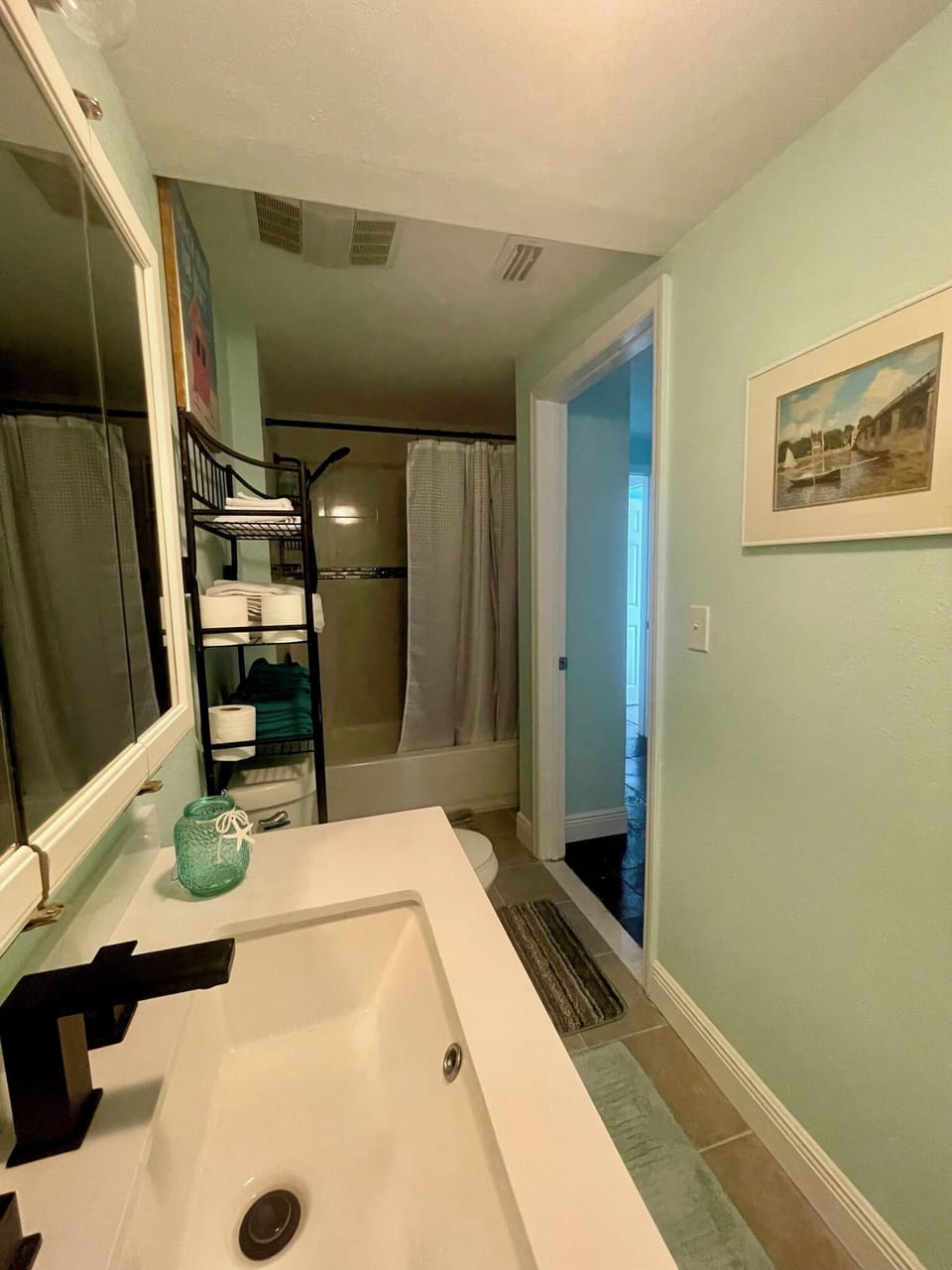 Bathroom 2m shower/tub combo & toilet, vanity