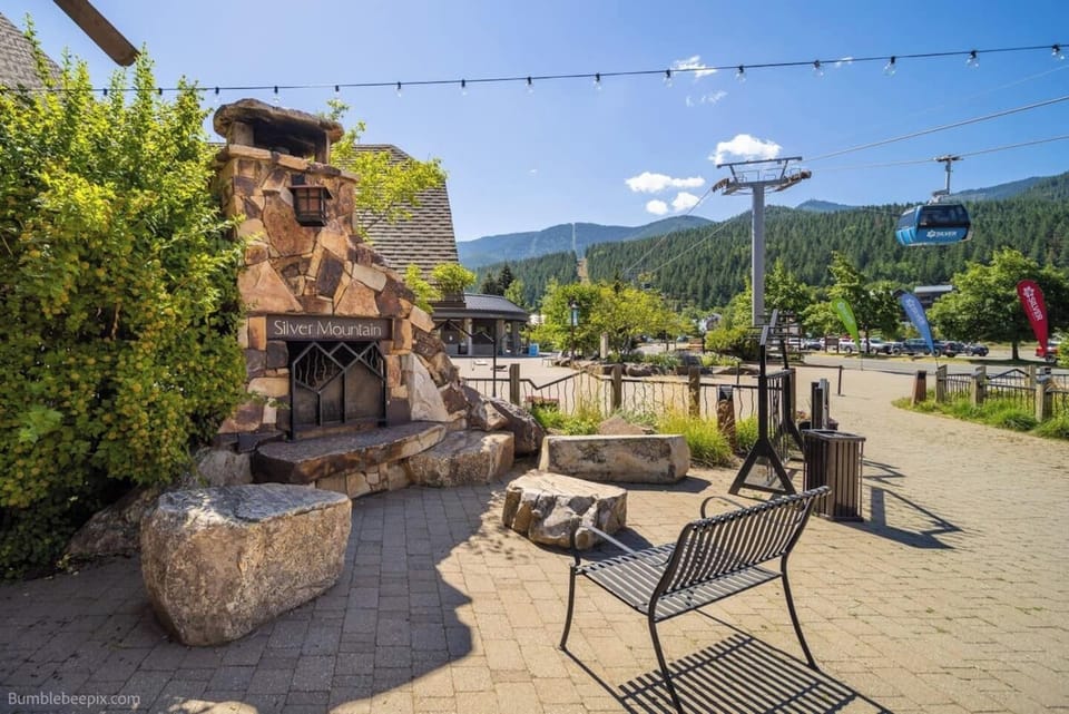 Fireplace in center square