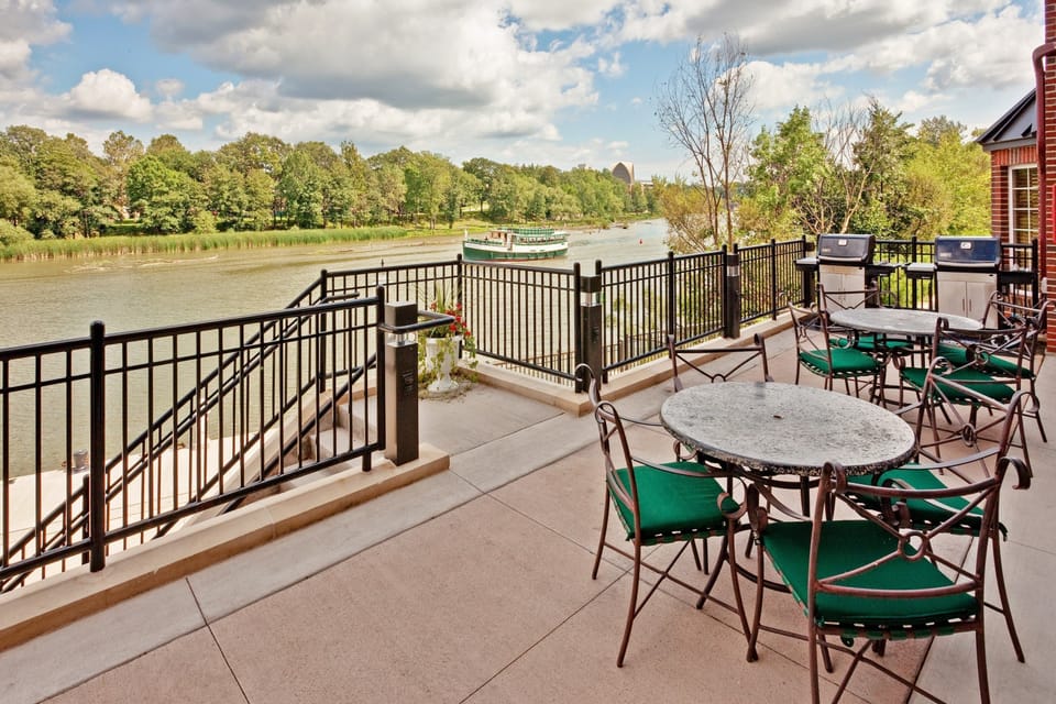 Experience the picturesque atmosphere at this amazing property.