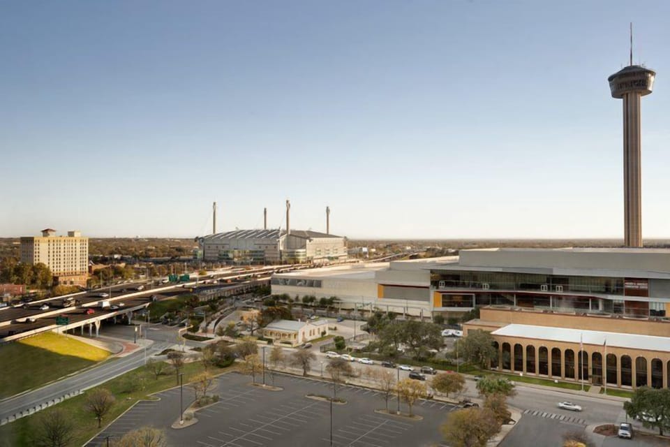 Walking distance to the Alamodome, Convention Center, and River Walk