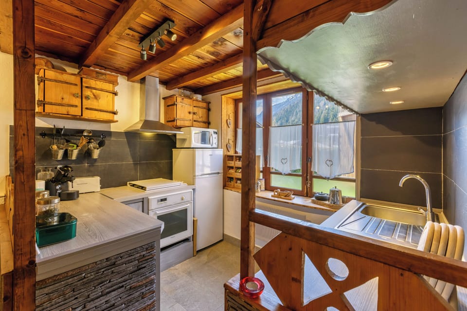 Classic alpine feel kitchen