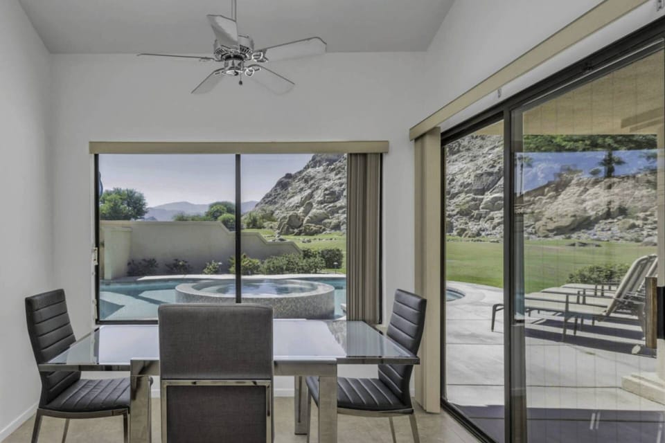 Breakfast or Casual dining area off of Kitchen
