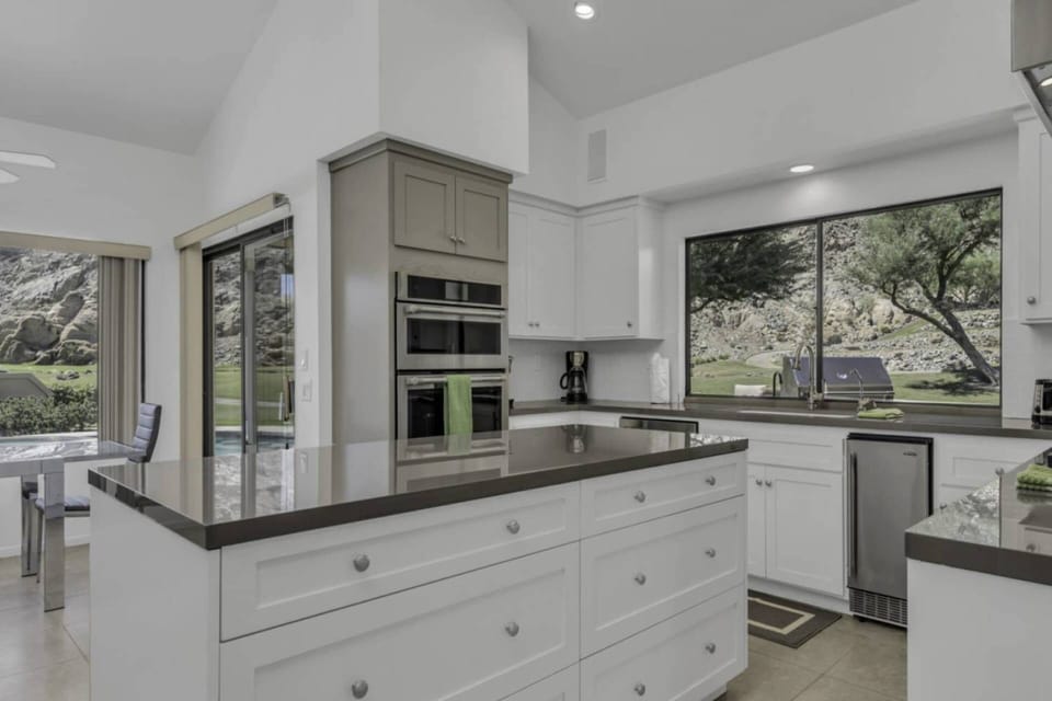 Top of the line kitchen with all the amenities