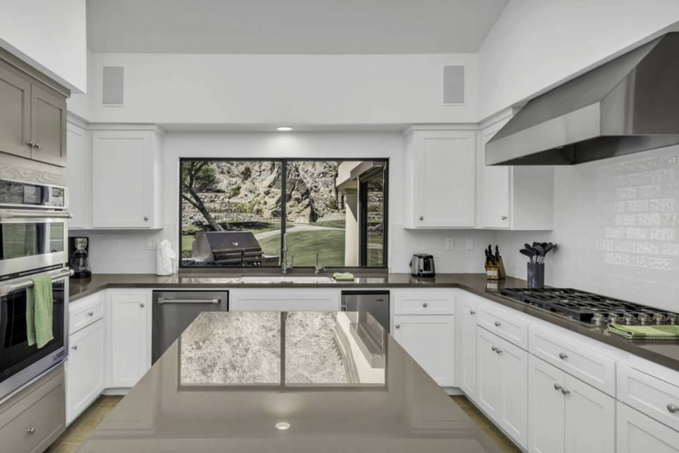 Contemporary High -end Kitchen with Island