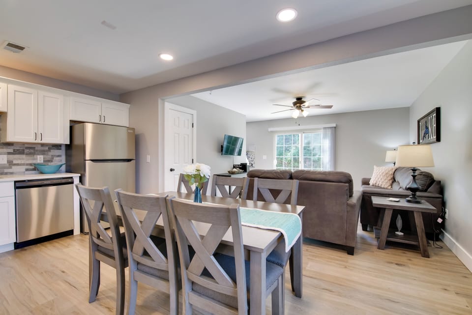 Dining Area | Dishware & Flatware Provided
