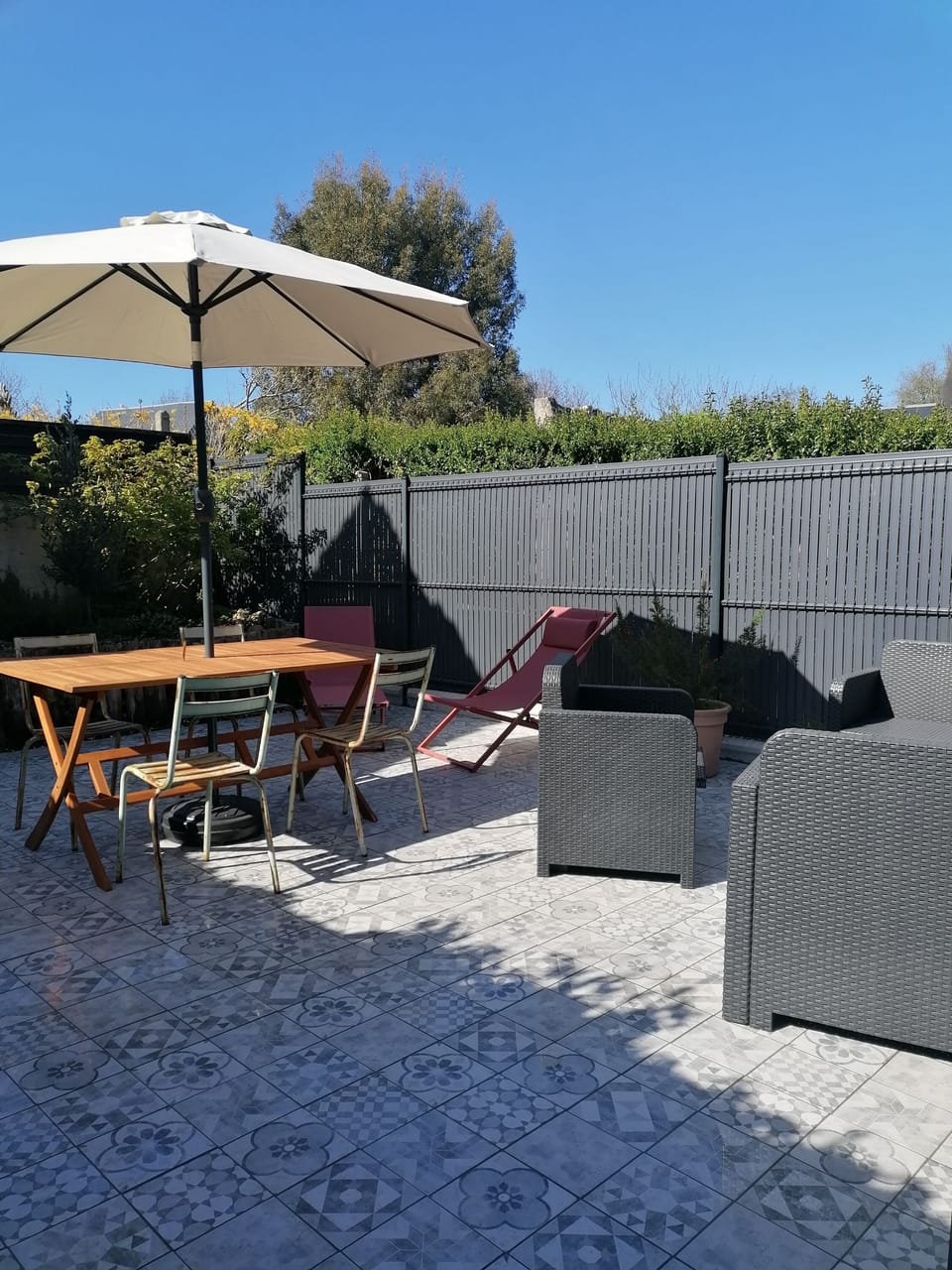 Outdoor dining